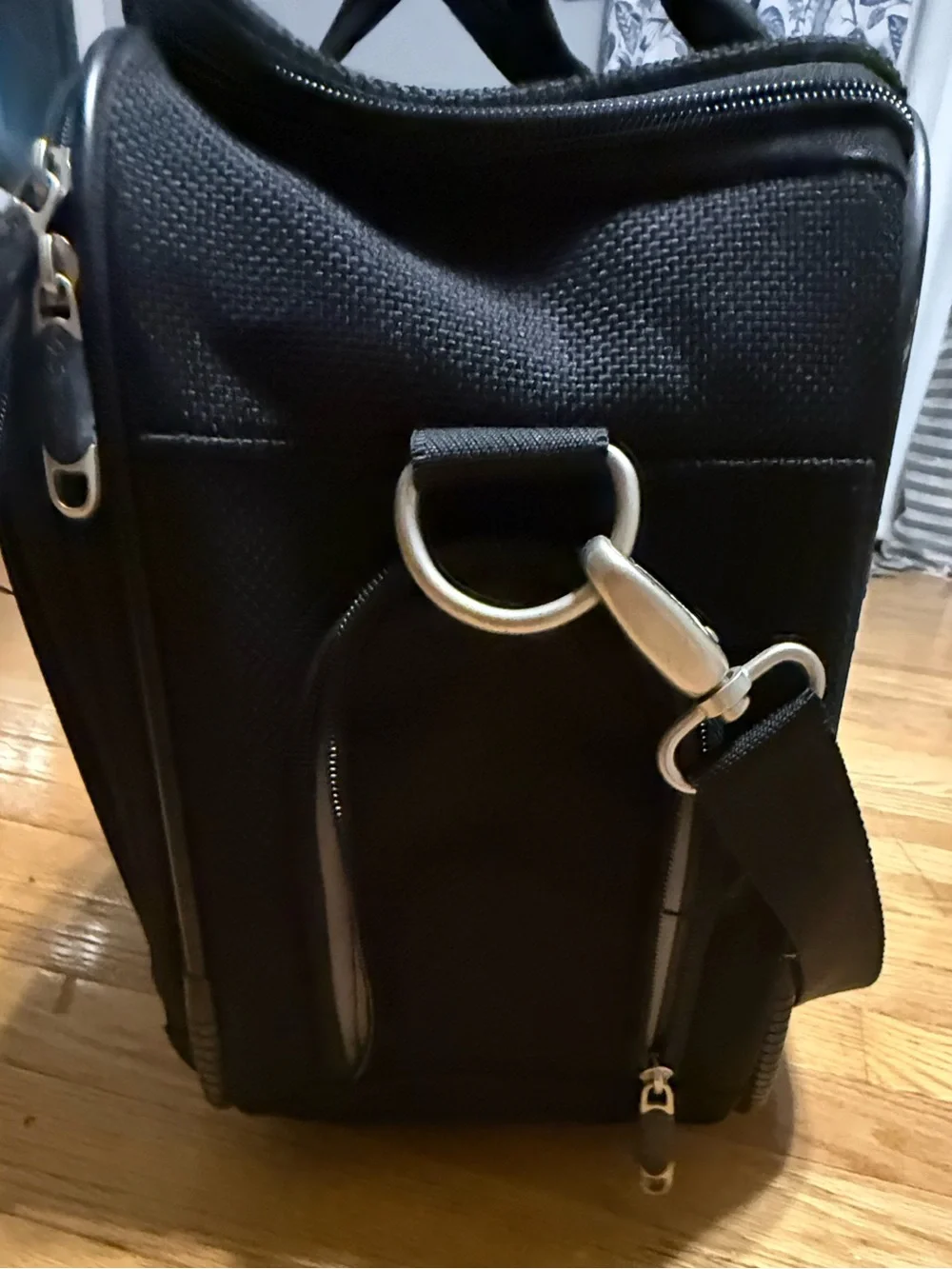 Samsonite Carry On Overnight Shoulder Bag Luggage Black Mobility Series 16